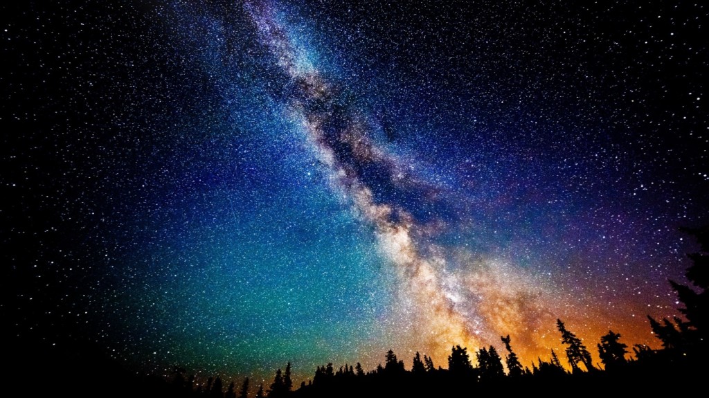 the-milky-way-at-night-wallpapers_35594_1366x768